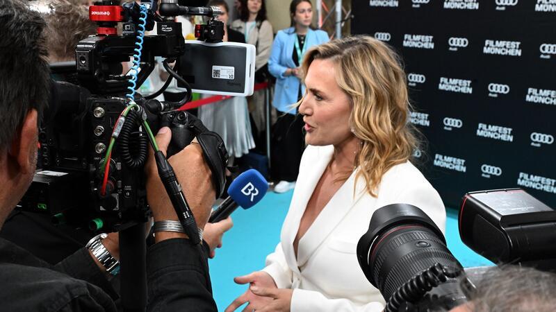 Kate Winslet über Frauen: „Ihr seid phänomenal“ Bevor sie einen Preis bekommt, ist Kate Winslet auf dem Filmfest München von Presse und Fans umringt.