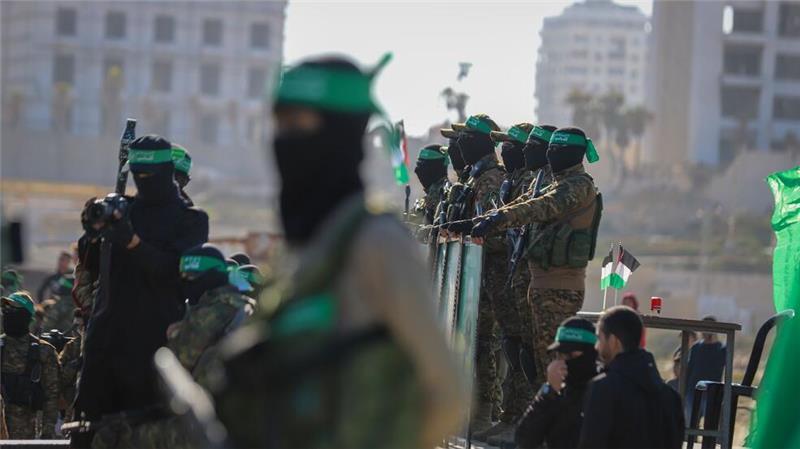 Trump will US-Übernahme von Gaza - was bedeutet das? Bewaffnete Hamas-Mitglieder bei Geiselübergabe im Gazastreifen. (Archivbild)
