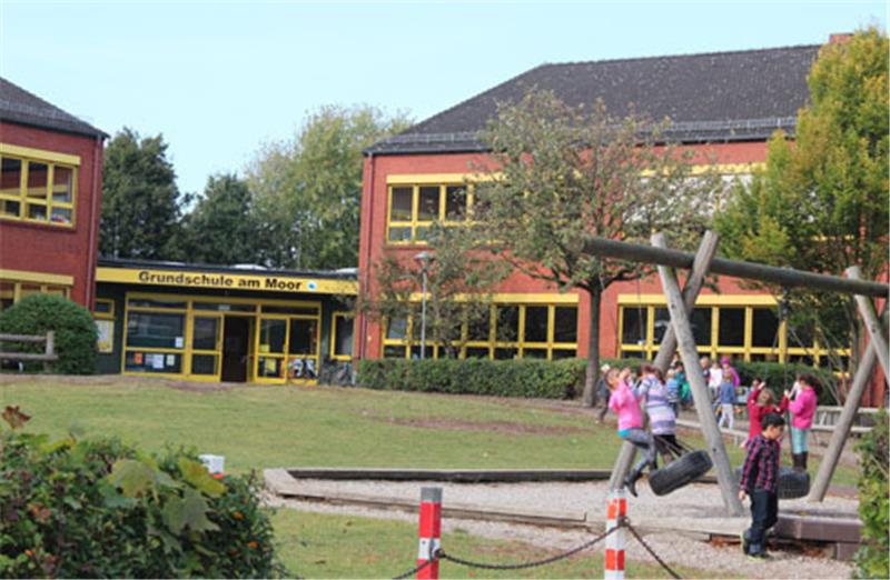 Bewegung herrscht nicht nur auf dem Spielplatz: Die Grundschule Am Moor zieht 2019 in auf die andere Straßenseite. Fotos Michaelis