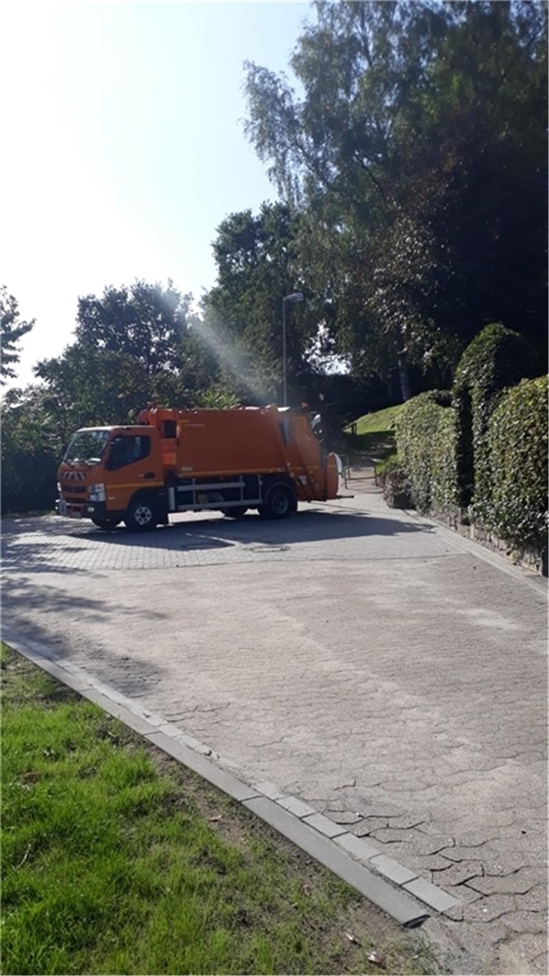 Jetzt wird der Müll wieder vor der Haustür abgeholt Beweis: Jetzt kann das Bonsai-Mühlfahrzeug in der Straße wenden.
