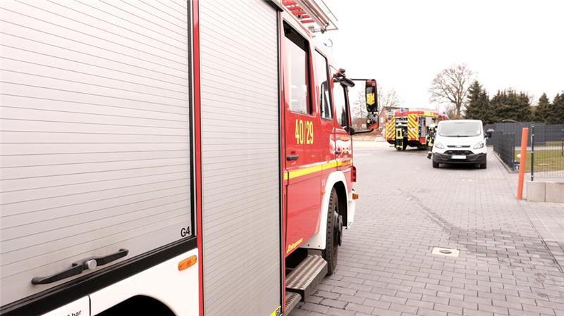 Gas-Alarm in Himmelpforten Bewohner eines Doppelhauses hatten im Keller Gasgeruch wahrgenommen. Die Feuerwehren rückten nach Oldendorf aus.