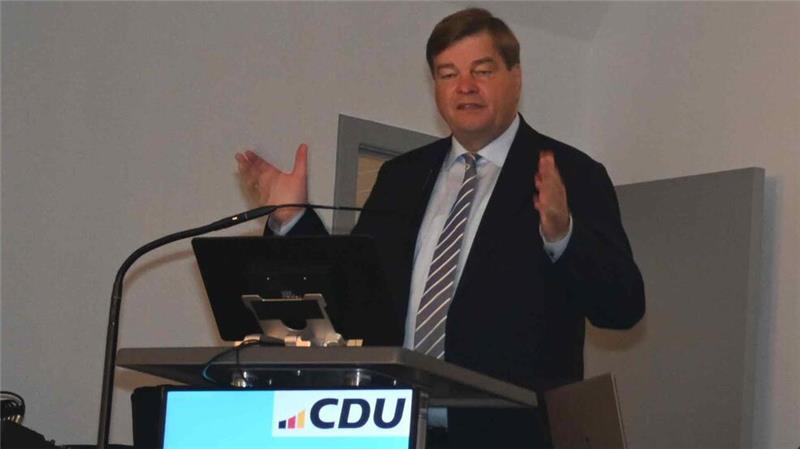 Bezirksvorsitzender Enak Ferlemann setzt auf eine Alleinregierung.
