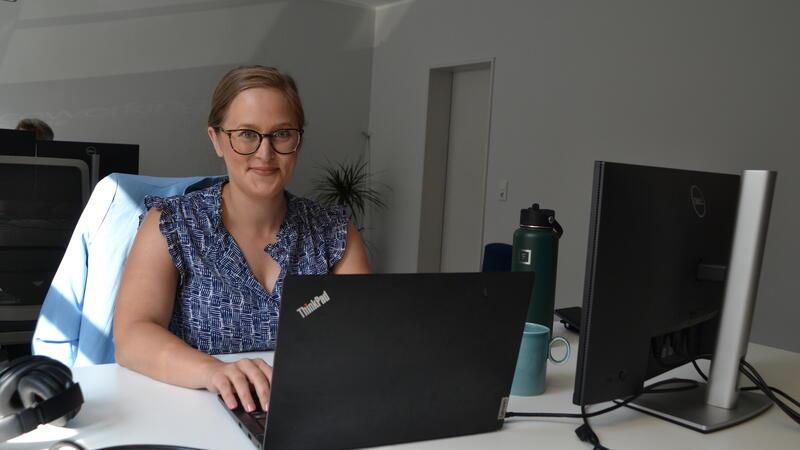 Erfolgsmodell in Stade: Im Coworking-Space arbeiten täglich andere Menschen Bianca Schütz nutzt zweimal pro Woche einen der Coworking-Plätze in Ottenbeck.