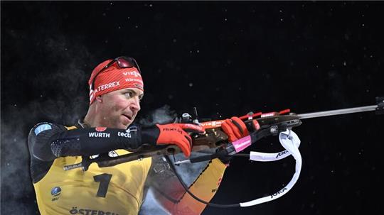 Biathlet Philipp Nawrath beim Schießen.