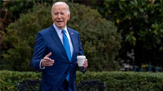 Biden macht regelmäßig Schlagzeilen mit Patzern, Versprechern und kleineren Fehltritten.