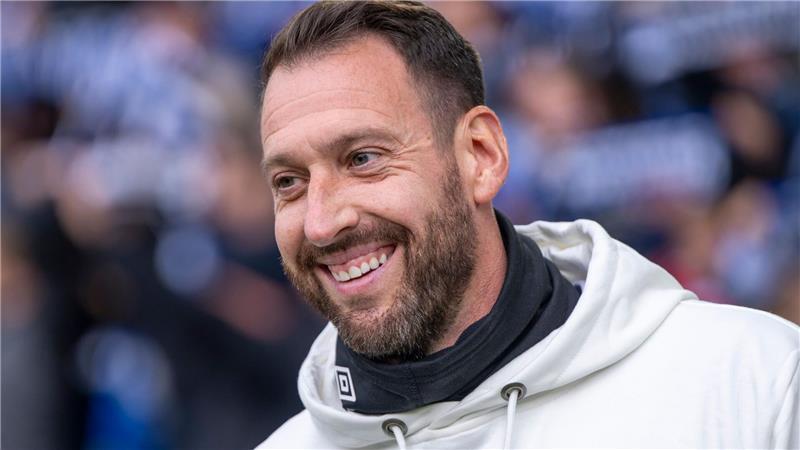 Bielefelds Trainer Mitch Kniat freut sich über das Ende der Niederlagenserie.
