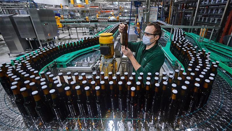 Alkoholfreies Bier allein kann Brauereien nicht retten Bier gehört für viele Menschen nicht mehr zum Alltag. (Symbolbild)