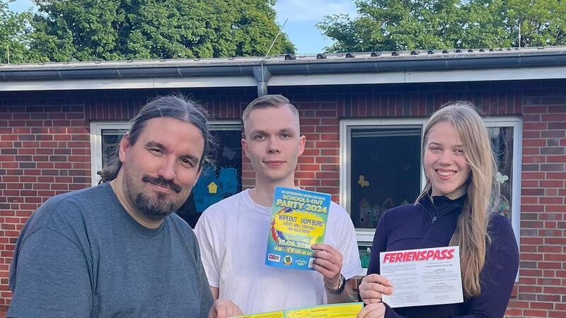 Ferienspaß in Apensen: Vom Zeltlager bis zum Sportabzeichen Bieten Spaß in den Ferien (von links): Jens Neumann, Jugendpfleger der Samtgemeinde Apensen, Laurin Pralle, Vorsitzender der Jugendkonferenz, und Cathleen Karsten vom Vorstand der Jugendkonferenz