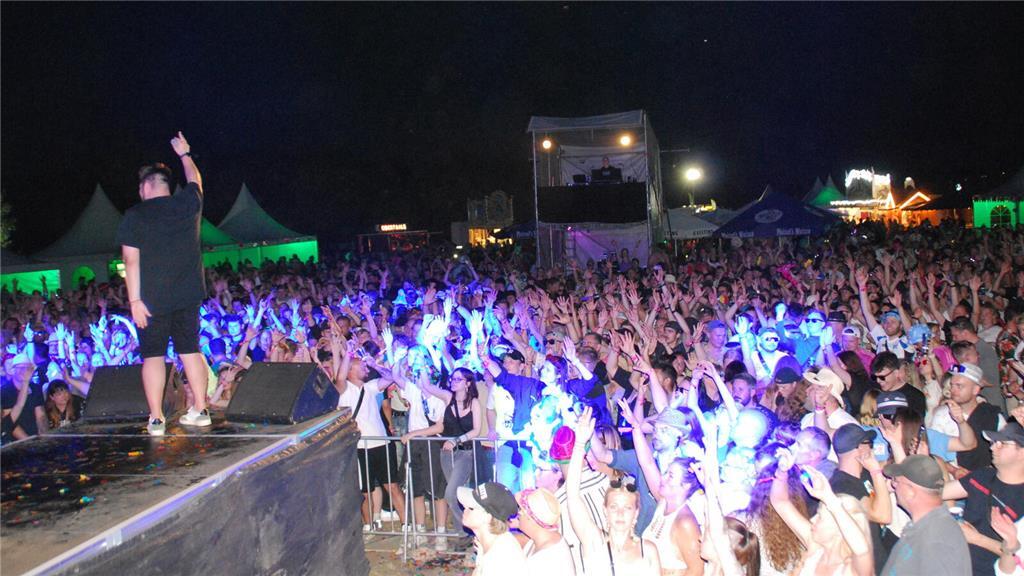 Big Tim beim Bad in der Menge.