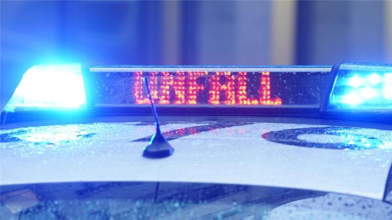 B74: Fahranfänger kracht bei Heinbockel gegen Verkehrsschild B74: Fahranfänger kracht bei Heinbockel gegen Verkehrsschild