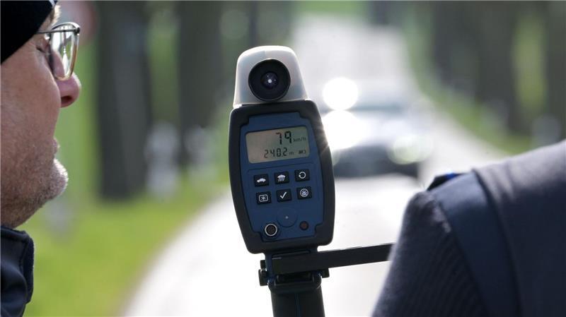 Autofahrer rast mit 137 km/h durch Bargstedt Autofahrer rast mit 137 km/h durch Bargstedt