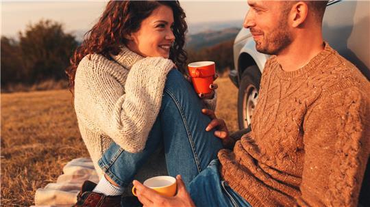 Kuschelige Date-Ideen für den Herbst