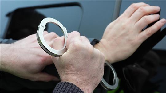 „Massive Aggression“: Polizeikontrolle eskaliert in Stade