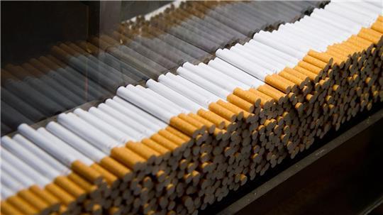 Seniorin an Haustür überfallen – Mann mit 260.000 Zigaretten erwischt