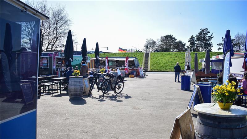 Von Pommes bis Parken: Das kostet ein Besuch am Lühe-Anleger