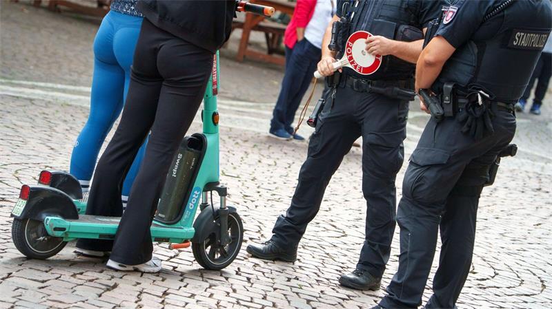 E-Scooter-Verstöße: Dumme Ideen und ihre teuren Folgen 