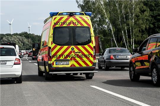So bilden Sie die Rettungsgasse richtig