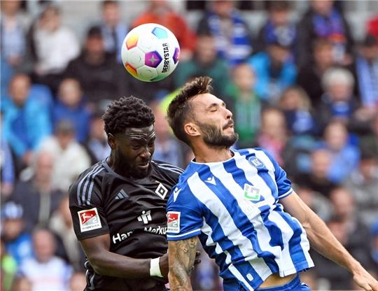 Ausgleich in letzter Sekunde: HSV gibt Sieg in Karlsruhe aus der Hand