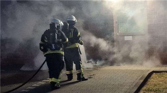 Zwei Brände zur selben Zeit in Hemmoor: War ein Feuerteufel am Werk?