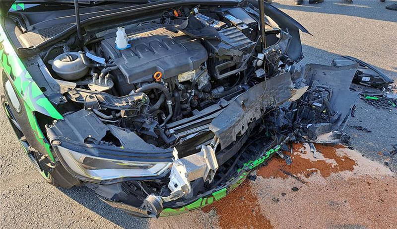 Unfall an Kreuzung in Schwinge – Harsefelderin muss verletzt ins Krankenhaus Unfall an Kreuzung in Schwinge – Harsefelderin muss verletzt ins Krankenhaus