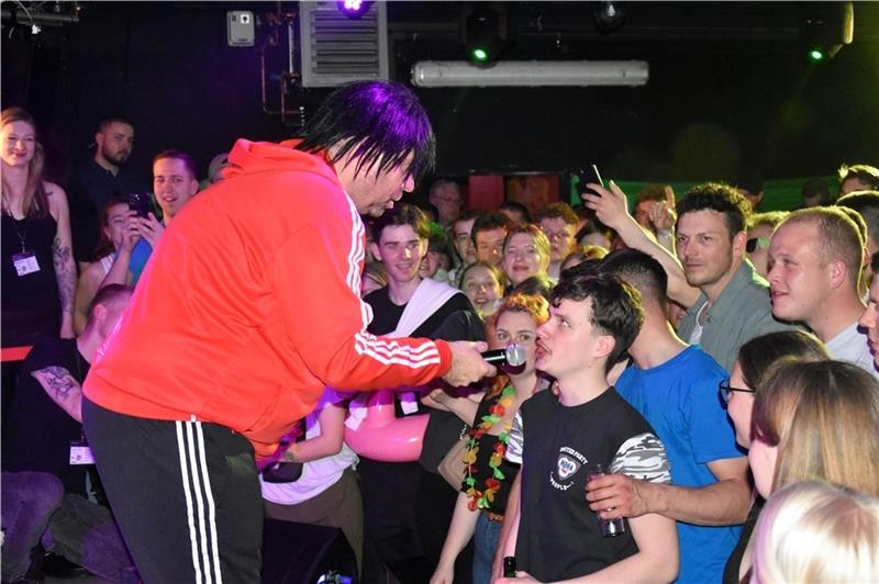 Party total mit Ikke Hüftgold in der Garage