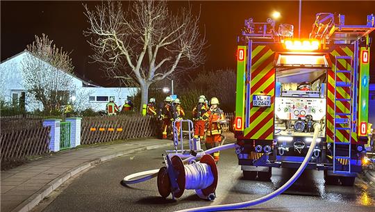 Feuerwehr löscht Küchenbrand in Neu Wulmstorf