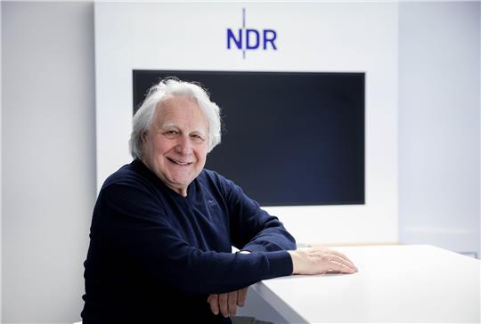 Deutsche Stimme des ESC und Radio-Legende – Peter Urban wird 75