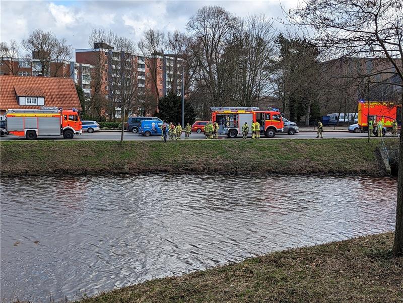 Leiche aus Burggraben in Stade geborgen Leiche aus Burggraben in Stade geborgen
