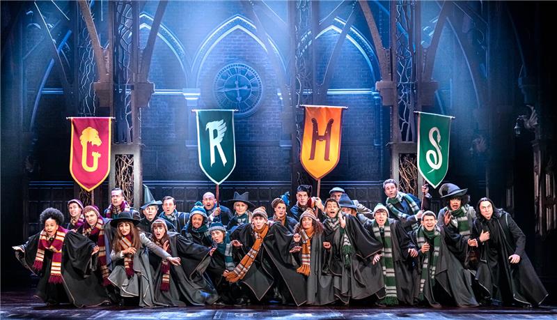 Harry Potter zaubert wieder – Kompaktes Stück feiert Hamburg-Premiere Harry Potter zaubert wieder – Kompaktes Stück feiert Hamburg-Premiere