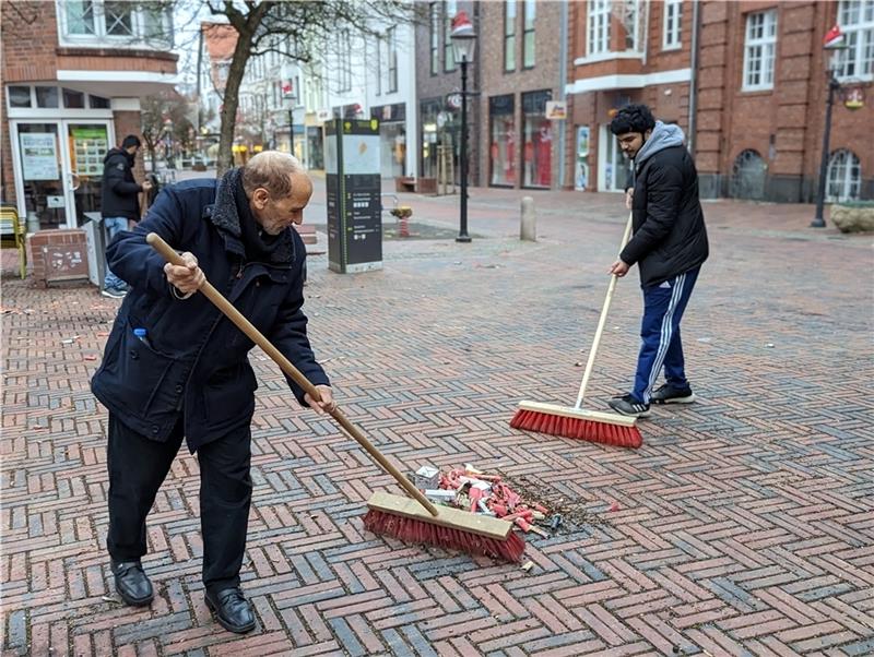 Traditionelle Putzaktion an Neujahr in Buxtehude Traditionelle Putzaktion an Neujahr in Buxtehude