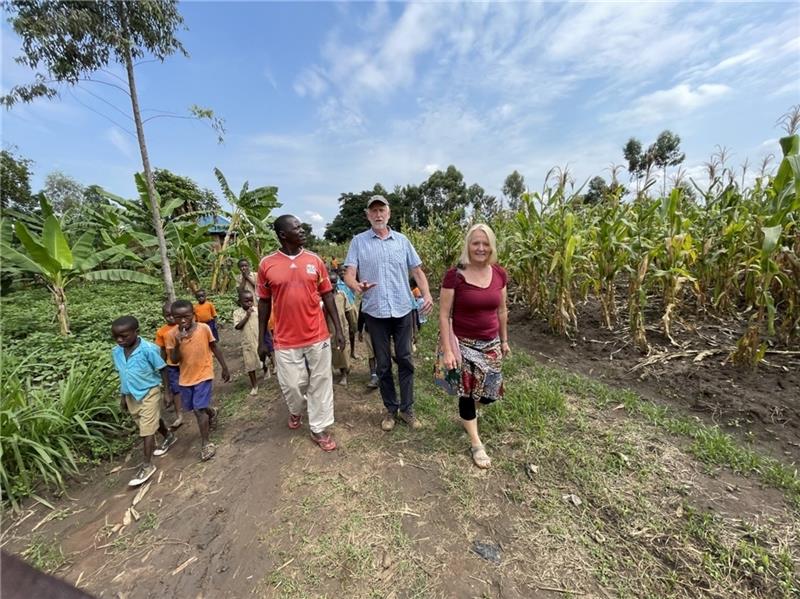 Atländer Verein unterstützt Kinder in Uganda beim Lernen Atländer Verein unterstützt Kinder in Uganda beim Lernen