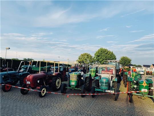 59 Oldtimer kommen nach Ahlerstedt zum Essen
