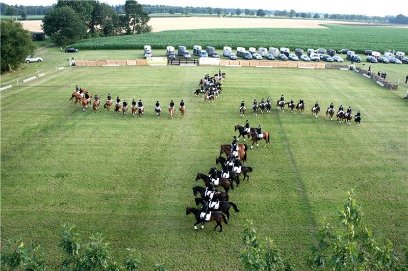 Reitverein Bokel feiert Jubiläum mit großer Quadrille Reitverein Bokel feiert Jubiläum mit großer Quadrille