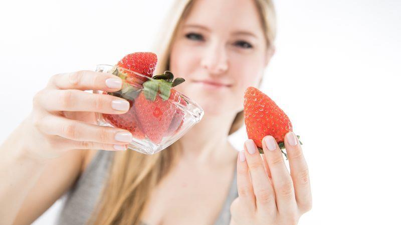 5 Gründe, warum Sie jetzt täglich Erdbeeren essen sollten
