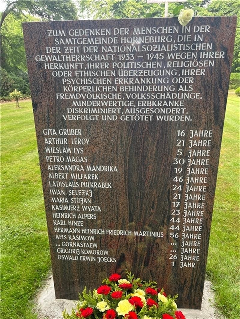 Stele erinnert in Horneburg an Opfer der NS-Gewaltherrschaft Stele erinnert in Horneburg an Opfer der NS-Gewaltherrschaft