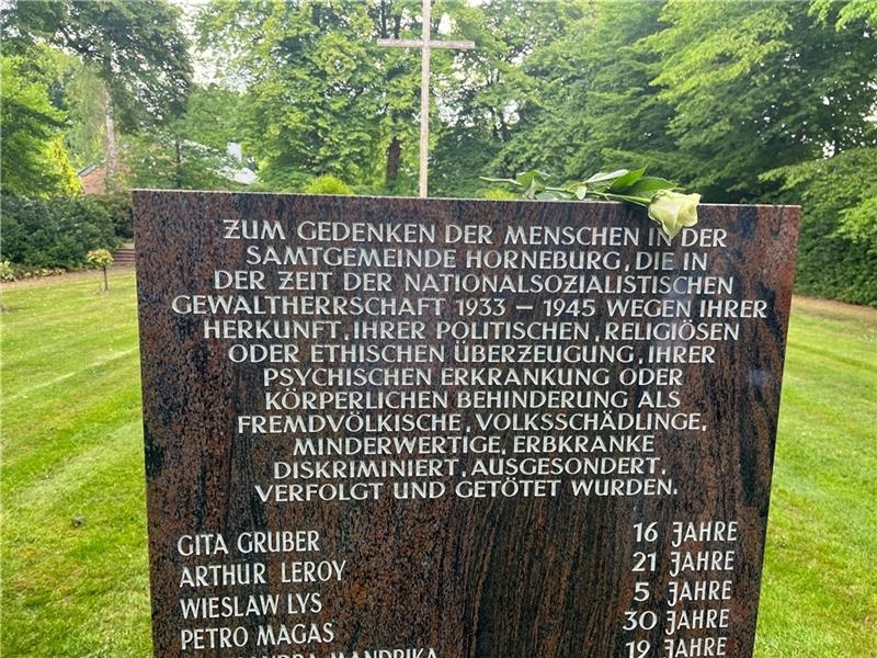 Stele erinnert in Horneburg an Opfer der NS-Gewaltherrschaft Stele erinnert in Horneburg an Opfer der NS-Gewaltherrschaft