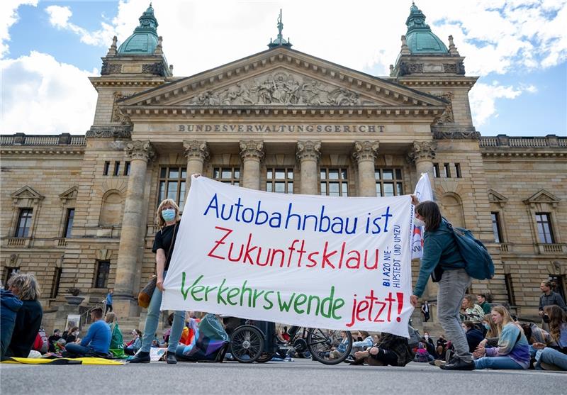 Grüne in Stade für Öko-Fähre über die Elbe statt A-20-Weiterbau