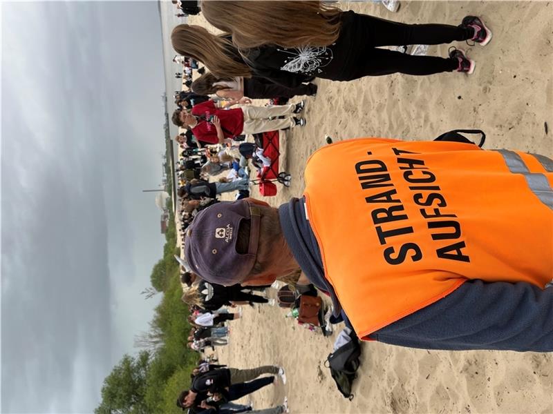 500 Feierwütige am Bassenflether Strand – Das ist die Polizei-Bilanz zum Vatertag