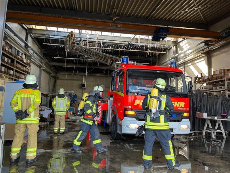 500.000 Euro Schaden nach Brand einer Photovoltaikanlage in Stade-Ottenbeck 500.000 Euro Schaden nach Brand einer Photovoltaikanlage in Stade-Ottenbeck