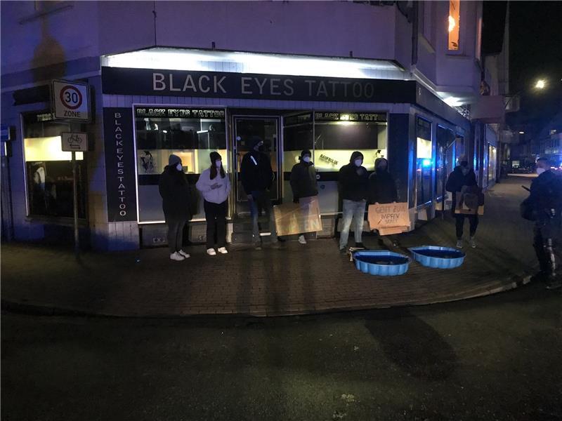 Über 350 Corona-Skeptiker in Buxtehude unterwegs – Maskenpflicht wird eingehalten