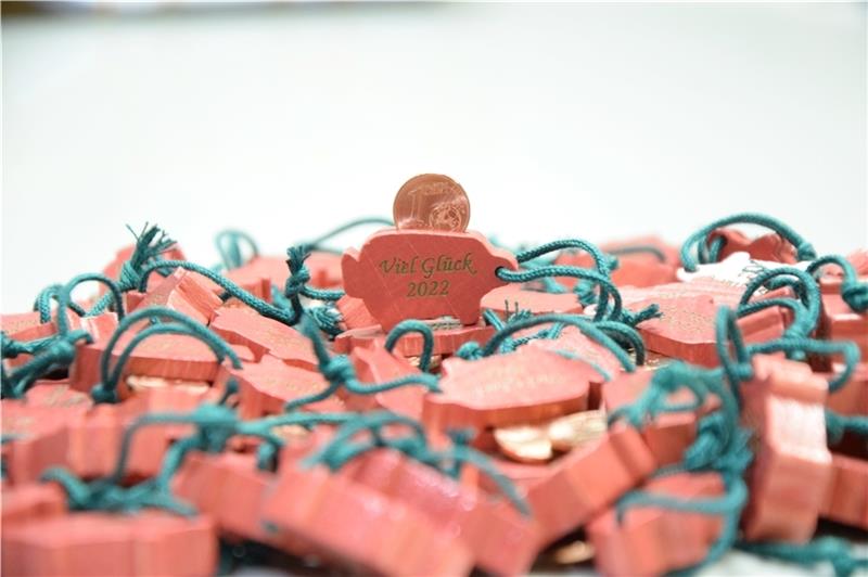 So werden an Silvester die Glücksschweine verkauft