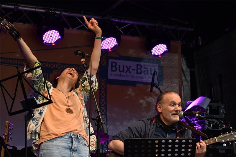 Verkaufsoffener Sonntag und Laternenumzug locken nach Buxtehude