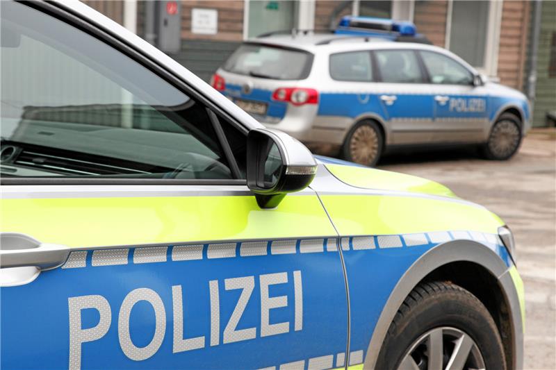 Unbekannte brechen sechs Transporter in Horneburg auf