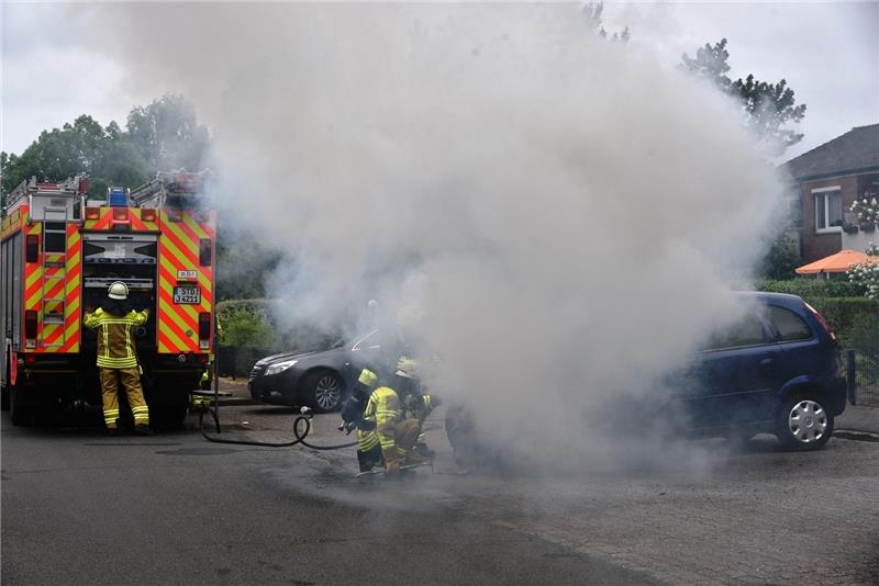 Wieder brennt ein Auto in Stade