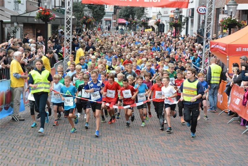 Buxtehuder Altstadtlauf mit Halbmarathon-Staffel