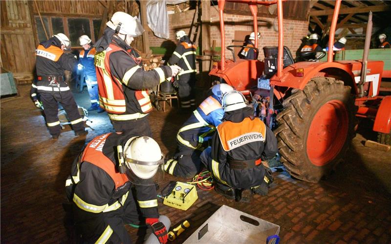 Einsatzkräfte stellen ihre Arbeit vor