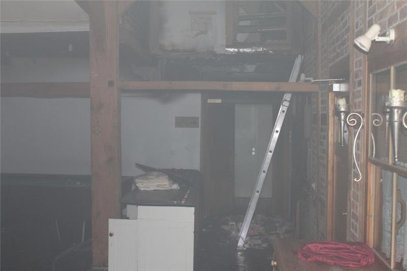 Feuerwehren retten Bildungshaus in Hüll