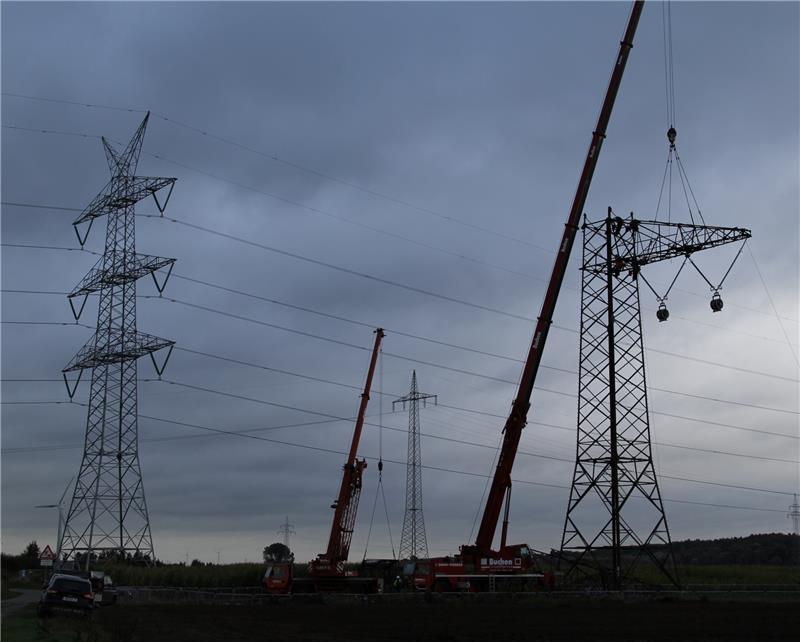 Tennet errichtet neue provisorische Strommasten