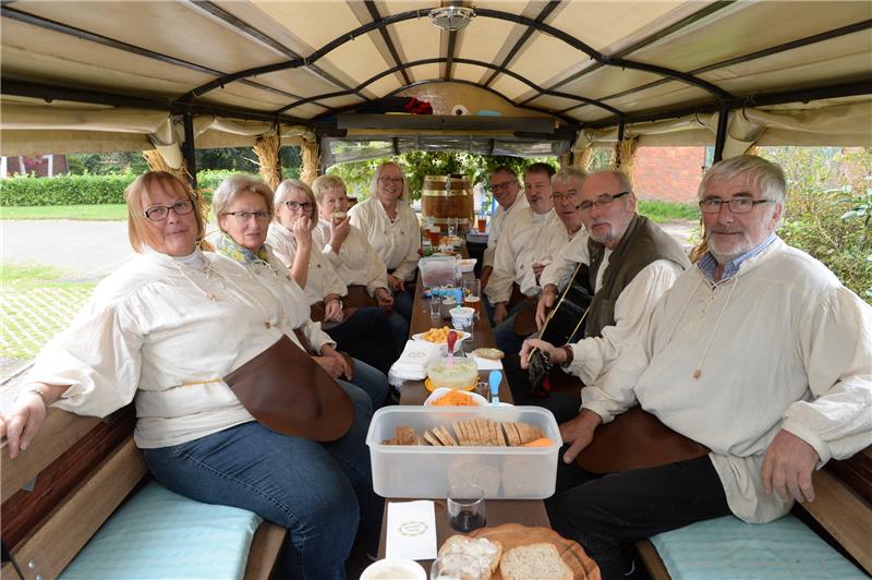Großer Erntefestumzug zieht durch Kutenholz - Mit Fotogalerie Großer Erntefestumzug zieht durch Kutenholz - Mit Fotogalerie