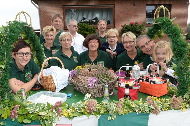 Großer Erntefestumzug zieht durch Kutenholz - Mit Fotogalerie Großer Erntefestumzug zieht durch Kutenholz - Mit Fotogalerie